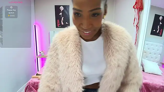 Snapshot of kimmturner chatting on 10/03/25, 01:08 kimmturner online show from 10/03/25, 01:08