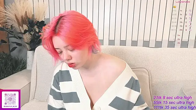 Snapshot of __KawaiiYuki__ chatting on 11/27/25, 10:17 KawaiiYuki online show from 11/27/25, 10:17