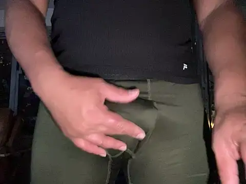 Snapshot of ThickDick_Daddy chatting on 05/18/26, 05:57 ThickDick Daddy online show from 05/18/26, 05:57