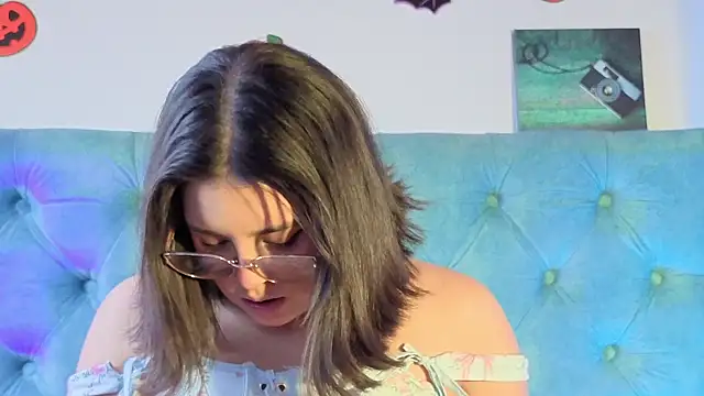 Paola Lyon  online show from 11/14/25, 05:11