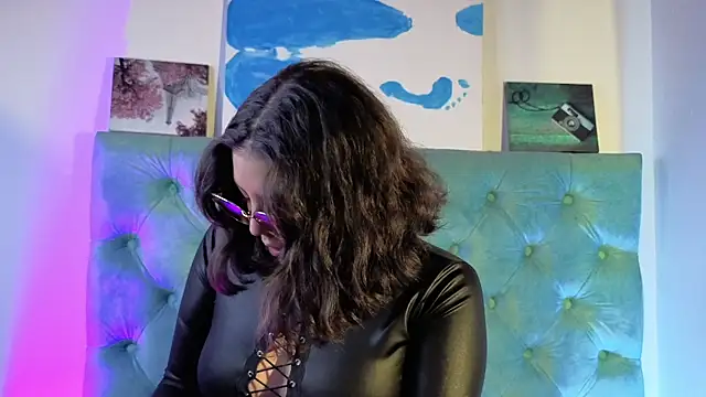 Paola Lyon  online show from 01/15/26, 06:44