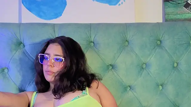 Paola Lyon  online show from 03/20/26, 06:46