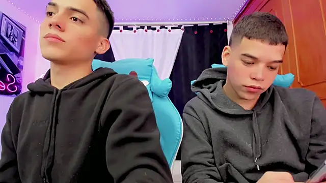 Snapshot of jake_and_joaquin chatting on 12/08/24, 08:41 jake and joaquin online show from 12/08/24, 08:41