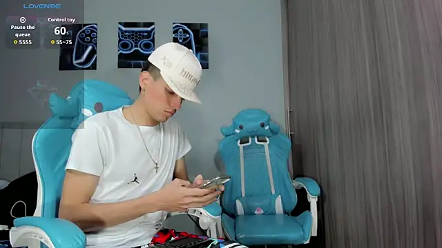 Snapshot of jake_and_joaquin chatting on 10/06/25, 04:10 jake and joaquin online show from 10/06/25, 04:10