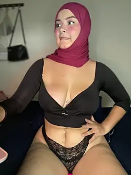 Snapshot of aneesa_darzi chatting on 03/11/25, 05:24 aneesa darzi online show from 03/11/25, 05:24