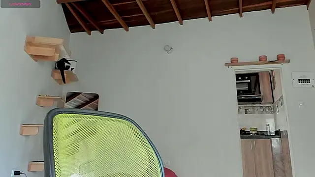 Snapshot of Rainbow_leia chatting on 10/12/25, 07:02 Rainbow leia online show from 10/12/25, 07:02