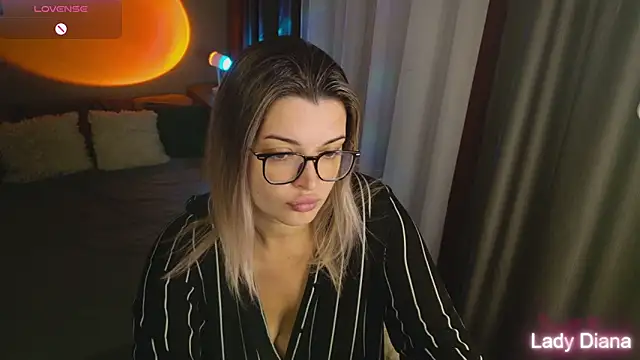 Snapshot of LancasterLady chatting on 09/30/25, 03:39 LancasterLady online show from 09/30/25, 03:39