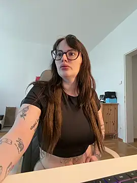 Mona-Peaches online show from 05/19/26, 07:47