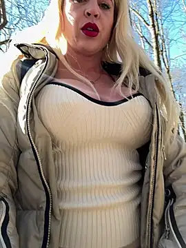 Snapshot of Kate-monroe chatting on 03/19/25, 12:45 Kate-monroe online show from 03/19/25, 12:45