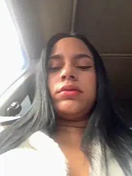 Snapshot of pamela_anderson_ chatting on 12/27/24, 06:10 pamela anderson online show from 12/27/24, 06:10