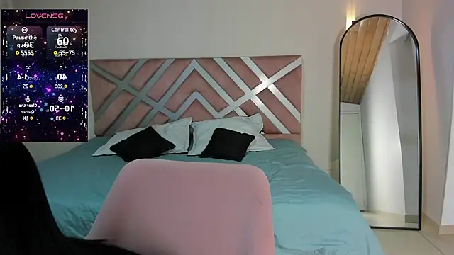 Snapshot of pamela_anderson_ chatting on 01/15/25, 03:43 pamela anderson online show from 01/15/25, 03:43