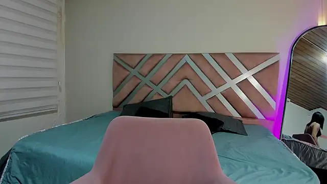 Snapshot of pamela_anderson_ chatting on 01/22/25, 07:03 pamela anderson online show from 01/22/25, 07:03