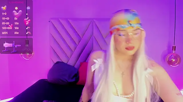 EmmaSwift  online show from 12/17/25, 02:39