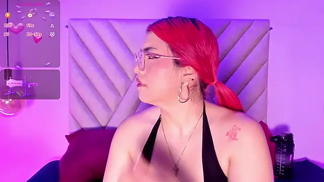 Snapshot of EmmaSwift_ chatting on 02/06/26, 02:05 EmmaSwift online show from 02/06/26, 02:05