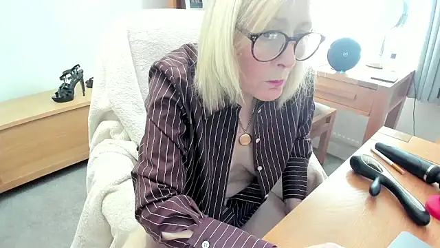 Victoria68xx online show from 03/30/26, 08:48