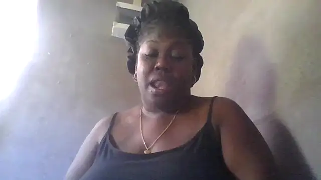 Snapshot of XgeileKutje chatting on 10/02/25, 12:56 XgeileKutje online show from 10/02/25, 12:56