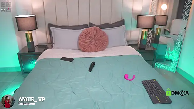 nicoletth18 online show from 03/12/26, 11:38