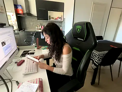 Chloe Ricci online show from 11/10/25, 08:02