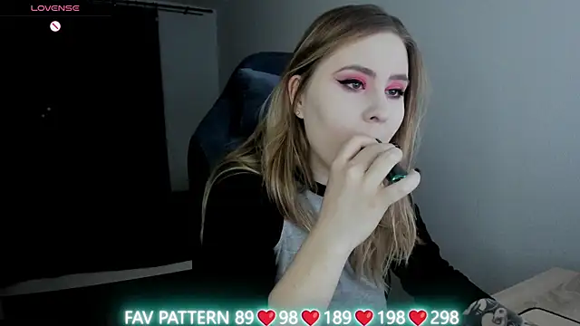 Olivia Munk online show from 03/13/25, 04:27