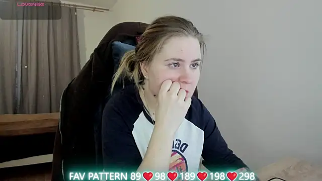 Olivia Munk online show from 03/22/25, 03:41