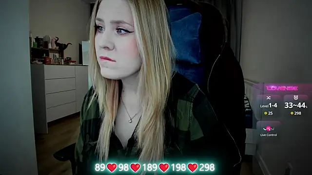 Olivia Munk online show from 10/02/25, 04:41