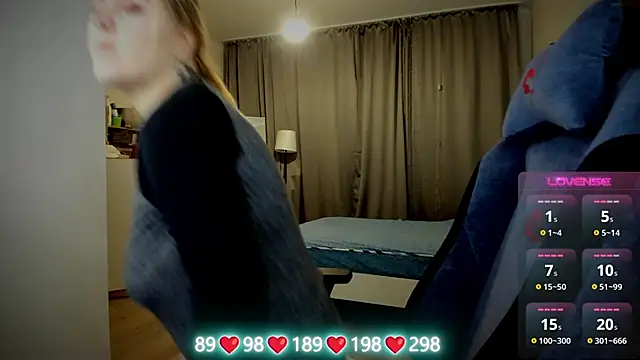 Olivia Munk online show from 10/08/25, 04:32