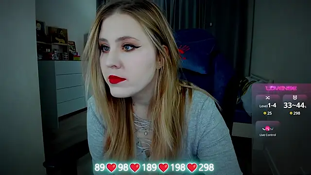 Olivia Munk online show from 10/30/25, 04:58