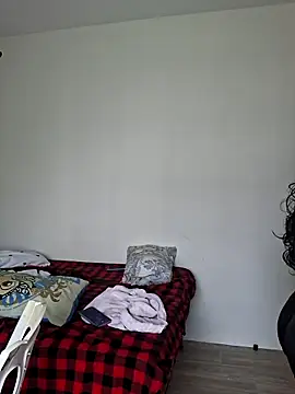Snapshot of Kamdollie chatting on 10/24/25, 07:27 Kamdollie online show from 10/24/25, 07:27