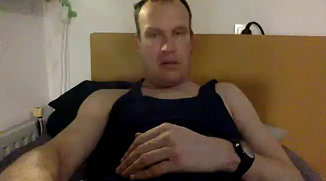 Snapshot of dlvis12 chatting on 03/18/25, 07:42 dlvis12 online show from 03/18/25, 07:42