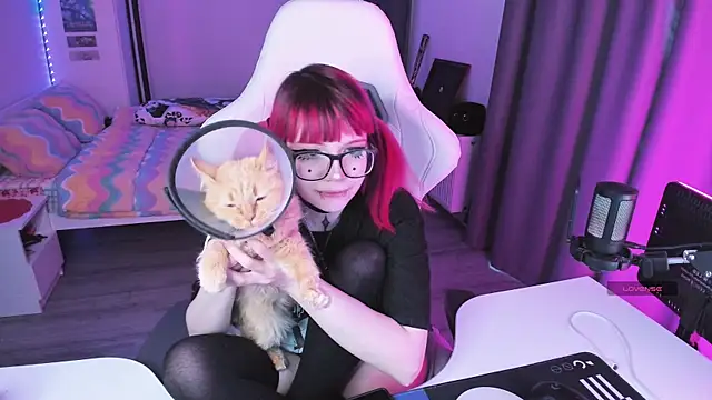 Yumi Youkai online show from 04/15/26, 03:52