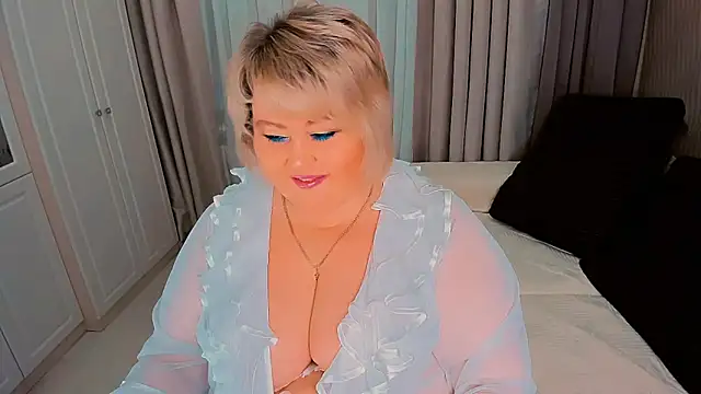 Snapshot of BIGTITSBBW chatting on 12/24/24, 01:17 BIGTITSBBW online show from 12/24/24, 01:17