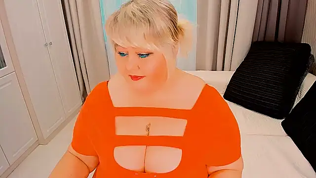 Snapshot of BIGTITSBBW chatting on 10/08/25, 12:14 BIGTITSBBW online show from 10/08/25, 12:14
