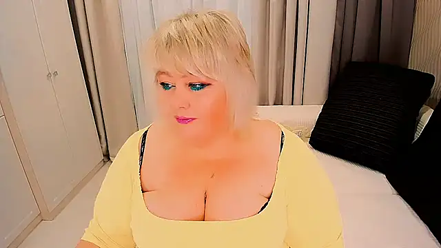 Snapshot of BIGTITSBBW chatting on 11/16/25, 01:39 BIGTITSBBW online show from 11/16/25, 01:39