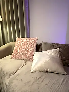 AnnaCastillo  online show from 11/30/25, 12:25