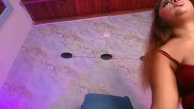 jones maddy  online show from 11/05/25, 11:54