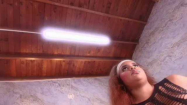 jones maddy  online show from 11/07/25, 11:54