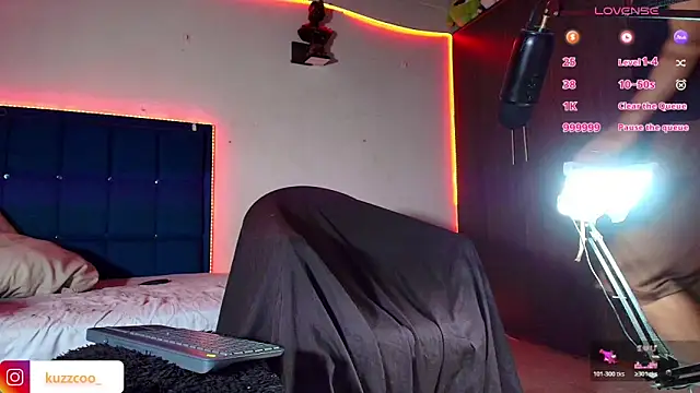 kuzzcoo online show from 10/24/25, 11:23