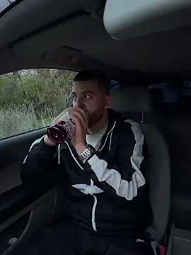 Snapshot of ElChapoGuzman95 chatting on 10/24/25, 04:53 ElChapoGuzman95 online show from 10/24/25, 04:53