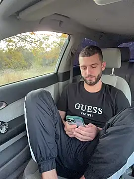 Snapshot of ElChapoGuzman95 chatting on 10/29/25, 05:42 ElChapoGuzman95 online show from 10/29/25, 05:42