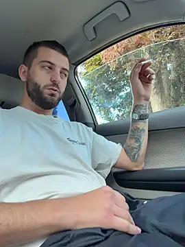 Snapshot of ElChapoGuzman95 chatting on 11/05/25, 06:02 ElChapoGuzman95 online show from 11/05/25, 06:02