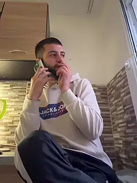 Snapshot of ElChapoGuzman95 chatting on 11/26/25, 05:41 ElChapoGuzman95 online show from 11/26/25, 05:41