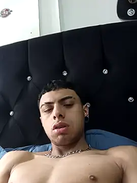 Snapshot of Mollly_n_david chatting on 10/24/25, 04:36 Mollly n david online show from 10/24/25, 04:36