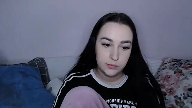 Snapshot of vitalina_freedom chatting on 12/06/24, 10:05 vitalina freedom online show from 12/06/24, 10:05