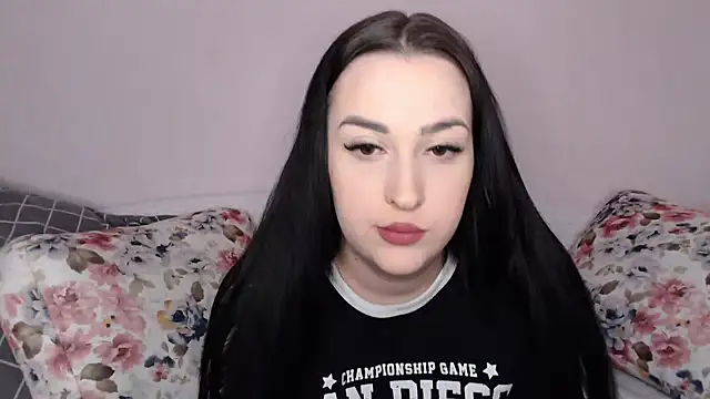 Snapshot of vitalina_freedom chatting on 12/26/24, 12:05 vitalina freedom online show from 12/26/24, 12:05