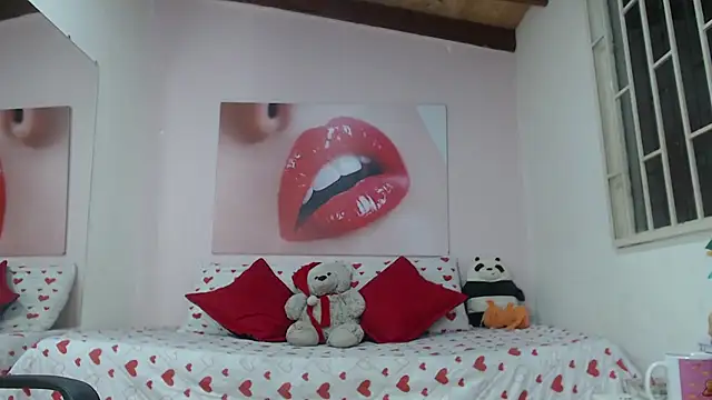 Snapshot of Cheryl_JONES chatting on 12/31/24, 06:16 Cheryl JONES online show from 12/31/24, 06:16