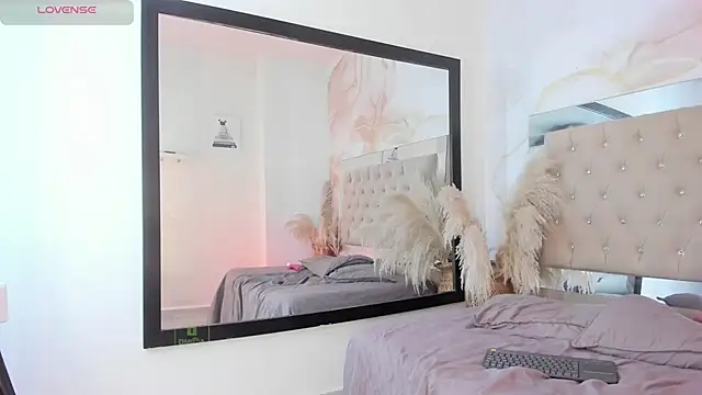 Snapshot of ainaah_ chatting on 02/15/25, 06:12 ainaah online show from 02/15/25, 06:12