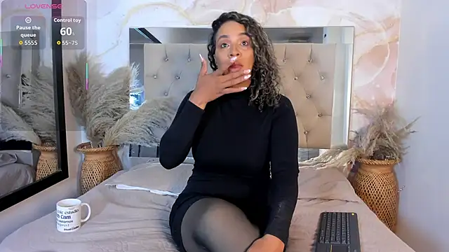 Snapshot of ainaah_ chatting on 11/21/25, 12:04 ainaah online show from 11/21/25, 12:04