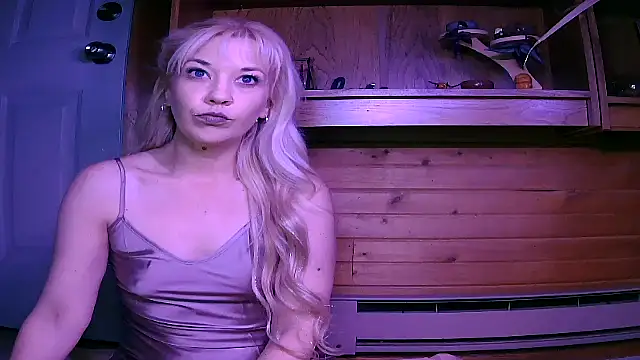 Snapshot of lyra_rose chatting on 03/22/25, 04:56 lyra rose online show from 03/22/25, 04:56