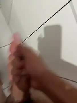 Snapshot of aleatorio995 chatting on 12/18/25, 11:00 aleatorio995 online show from 12/18/25, 11:00