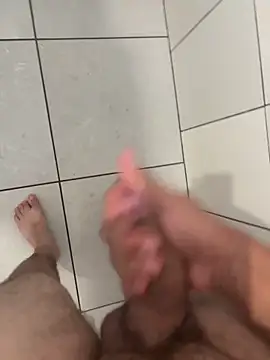 Snapshot of aleatorio995 chatting on 12/20/25, 09:00 aleatorio995 online show from 12/20/25, 09:00